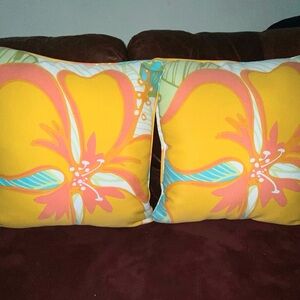 (2) Hibiscus Pillows Floral Outdoor/Indoor Corded 16"x16".